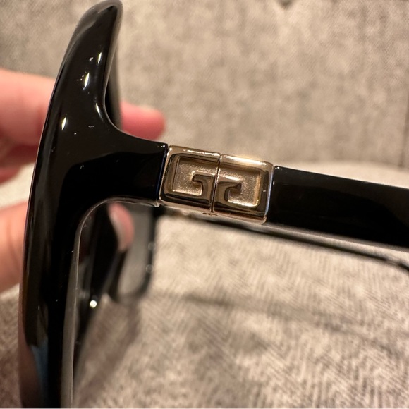 Givenchy Sunglasses - Picture 6 of 7